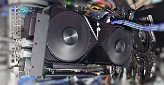 RTX PRO 6000专业显卡发布，96GB显存，售价达9万元