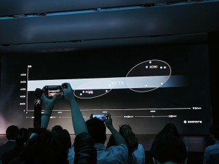 全新沃尔沃XC70亮相，SMA架构加持，综合续航突破千里，达至极致的驾驶体验！