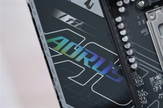 技嘉B850M AORUS PRO WIFI7主板图赏，锐龙9000系列的完美搭档，甜品座驾深度体验