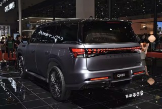 英菲尼迪QX80全新上市，价格起底119.8万，V8动力成昔日辉煌