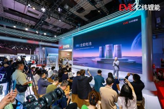 亿纬锂能亮相上海车展，圆驱动引领新能源未来之路