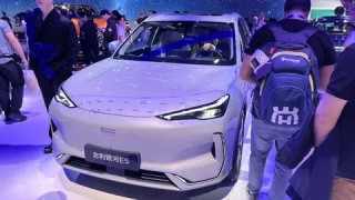 『上海车展热门车型对决，零跑B10、元PLUS、银河E5与海狮05，哪款更值得购买？』