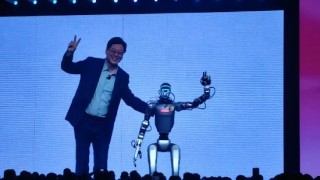 杨元庆亲自挂工牌背后的职场故事，精英与CEO共舞太极的硅基世界