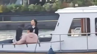 萌娃神似雷军笑容，网友赞其为雷总女孩版甜蜜笑颜