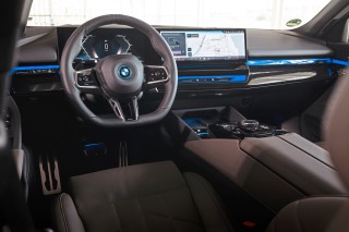 电动清洁时代先锋，BMW i5、Lucid Air与蔚来ET7对比解析