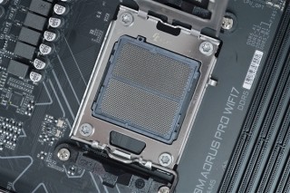 技嘉B850M AORUS PRO WIFI7主板图赏，锐龙9000系列的完美搭档，甜品座驾深度体验