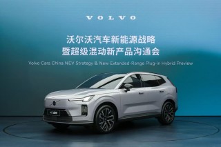 沃尔沃全新插混车型XC70首发，原生架构赋能，实现超长纯电续航达200km