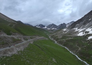 携程出行合作伙伴新疆大兵租车与问界M9共启乌鲁木齐高端旅游租车新纪元