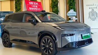 小鹏销量骤降引发新势力挑战，合资品牌堆料策略能否持续奏效？