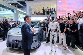 车展焦点，雷军情怀与蔚小理未来展望——车企抉择之路