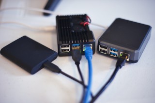 哪个软路由固件更适合用于搭建NAS系统