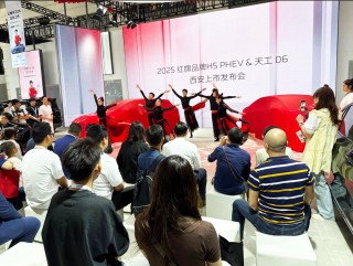 红旗H5 PHEV西安车展亮相，豪华混动新标杆引领潮流风潮