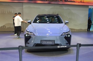 第八代雷克萨斯ES首发，革新内饰与智能化升级，新时代标杆登场！