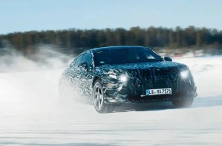 奔驰纯电AMG C590对决保时捷，谁将成为电动性能的新霸主？