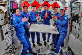 中国航天员完成在轨交接，神十九乘组即将归来，4月29日重返地球家园