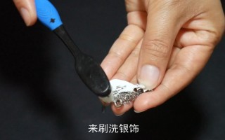 银首饰发黑怎么清洗能变亮，清洗的注意事项及保养技巧