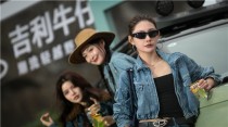 牛仔电动车，潮野座椅与炫酷灯光，氛围组玩家的专属之选！