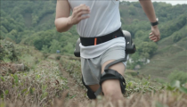 国产智能外骨骼踏山明日亮相，征服登山挑战不再是难题