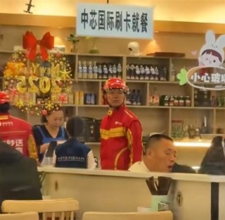 刘强东外卖遭遇卡餐迷茫，身份被老板娘忽视