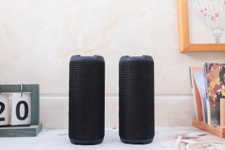 户外旅行神器，音质炸裂、续航超久、防水防尘并带氛围灯，旅行必备装备！