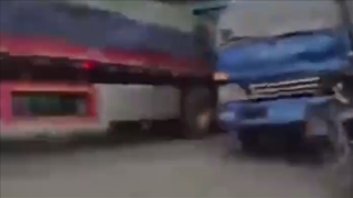 特斯拉Model Y遭卡车追尾，车主奇迹生还