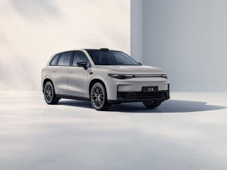 新款零跑C10预售启动，续航大提升至605km，价格维持不变！