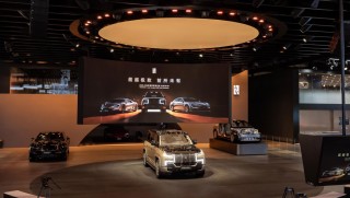 仰望全尺寸豪华SUV U8L亮相上海车展，豪华风采全系车型展示