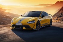 小米SU7 Ultra，苹果生态用户的理想之选——全面支持iPhone互联与后排iPad便捷上车