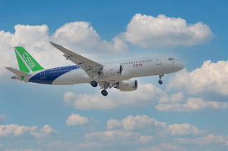 欧洲航空安全局评估，中国大飞机C919认证预计需三到六年，波音空客获安全认可证书