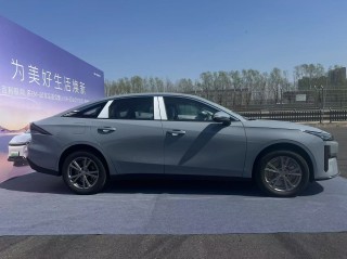 吉利银河L系EM-i引领新能源出行革新，技术升级重塑体验