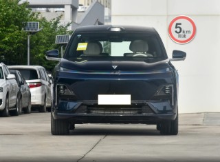 深蓝S09大六座魔毯悬架顶配SUV价格降至30.99万，大型SUV市场新动态