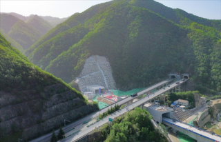 全国最长高铁隧道贯通，西安至十堰一小时极速通达，22.9公里里程揭秘