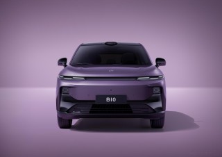 零跑B10如何锁定Z世代十万级消费者？深度解析其市场策略与吸引力。