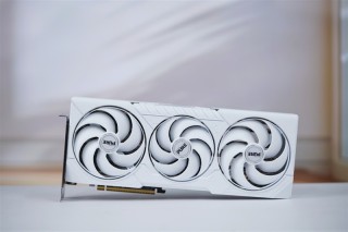 AMD RX 9070 GRE首发评测，游戏性能超越RTX 5060 Ti，超频性能逼近RTX 5070