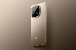 首发天玑8400满血版iQOO Z10 Turbo手机亮相，超值价格仅1529元起