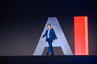 联想发布多款超级智能体，端侧AI规模化落地启动
