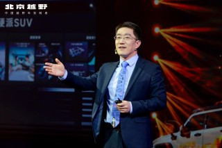 北京越野BJ40增程赤兔版发布，满油满电续航达1200公里，售价29.98万起