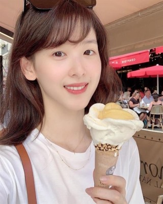 章泽天与杨天真徒步不丹，踏足仙境世界之旅