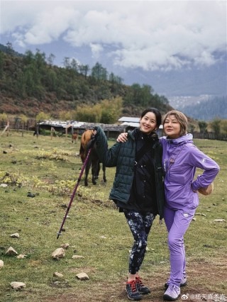 章泽天与杨天真徒步不丹，踏足仙境世界之旅