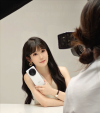 美女产品经理晒魅族Note 16定妆照，纯白机身设计亮眼，八边形镜头瞩目