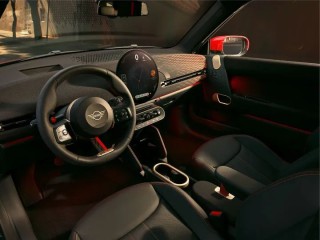纯电MINI JCW，驾驶者之魅的电动小车体验