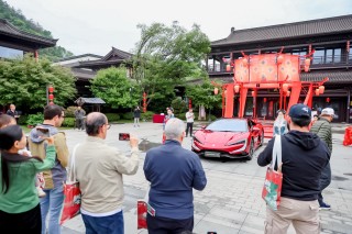 比亚迪新能源汽车，山水画卷中的中国智造力量展示