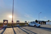 我国高速公路充电设施覆盖率超九成，充电设施数量达3.8万台
