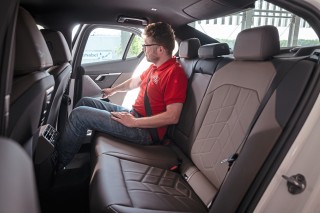 电动清洁时代先锋，BMW i5、Lucid Air与蔚来ET7对比解析