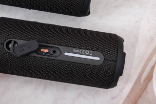 户外旅行神器，音质炸裂、续航超久、防水防尘并带氛围灯，旅行必备装备！