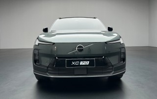 沃尔沃全新插混车型XC70首发，原生架构赋能，实现超长纯电续航达200km