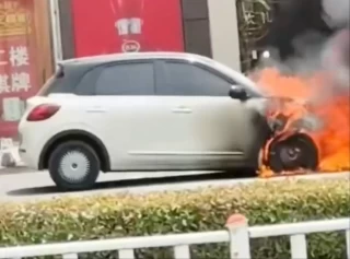 五菱缤果车辆停放起火事件待官方回应