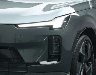 沃尔沃全新插混车型XC70首发，原生架构赋能，实现超长纯电续航达200km