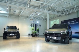 揭秘2025上海车展，退伍老兵探馆，猛士展示顶级狠货