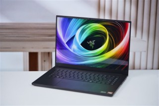 RTX 5090加持！雷蛇灵刃16 2025游戏本评测大解密，游戏利器登场！